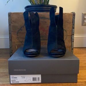 VINCE CAMUTO- VC-Rora booties (black)